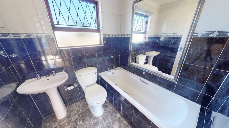 2 Bedroom Property for Sale in Kabega Park Eastern Cape